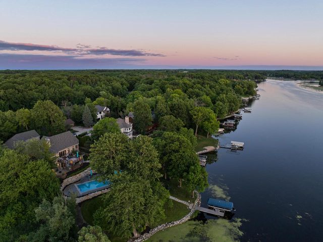 6474 Blue Heron Pointe DRIVE, Waterford, WI 53185