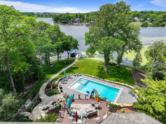 6474 Blue Heron Pointe DRIVE, Waterford, WI 53185