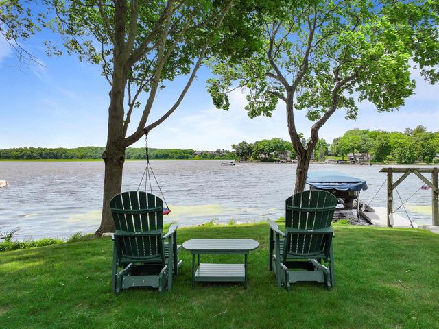 6474 Blue Heron Pointe DRIVE, Waterford, WI 53185