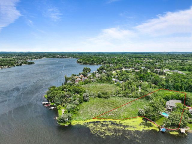 6474 Blue Heron Pointe DRIVE, Waterford, WI 53185