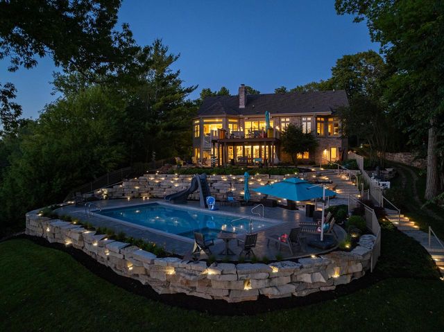 6474 Blue Heron Pointe DRIVE, Waterford, WI 53185