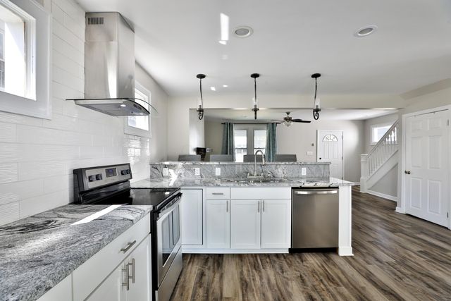 825 Reinhard Avenue, Columbus, OH 43206