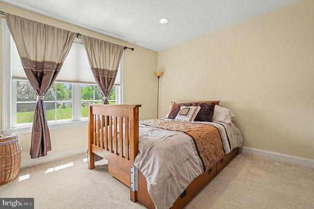 396 AUGUSTA DR, Telford, PA 18969