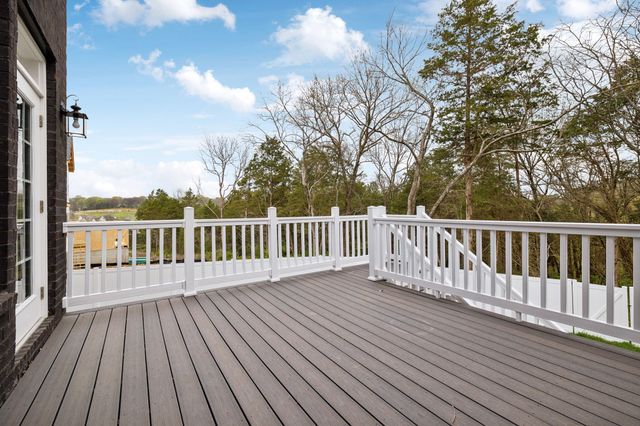 800 Westchester Cir, Hendersonville, TN 37075