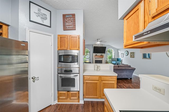 2818 Parkwood Manor Drive, Kingwood, TX 77339