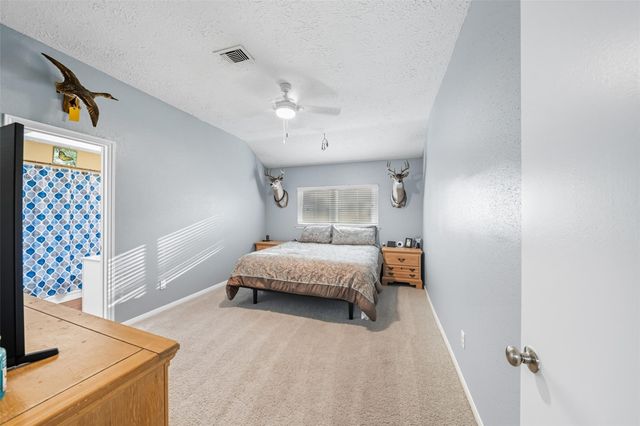 2818 Parkwood Manor Drive, Kingwood, TX 77339
