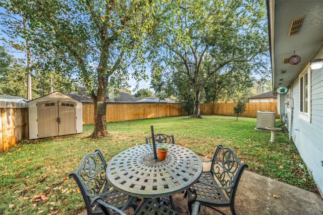 2818 Parkwood Manor Drive, Kingwood, TX 77339