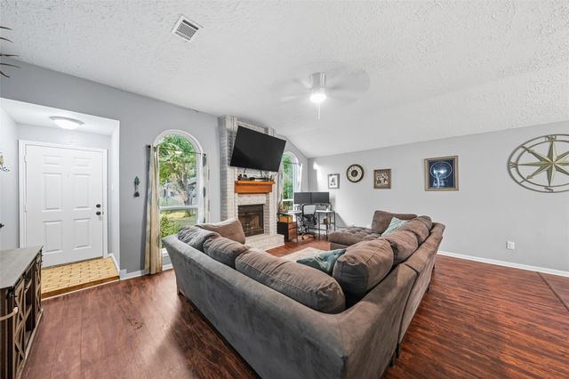 2818 Parkwood Manor Drive, Kingwood, TX 77339