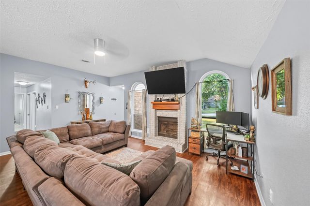 2818 Parkwood Manor Drive, Kingwood, TX 77339