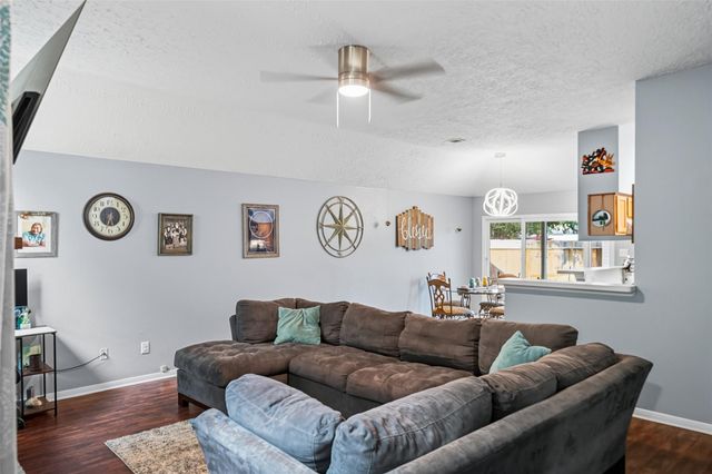 2818 Parkwood Manor Drive, Kingwood, TX 77339
