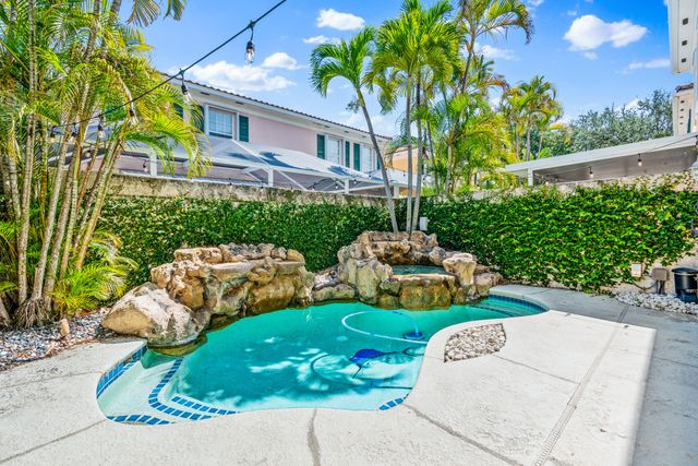 17 Oakleaf Court, Tequesta, FL 33469