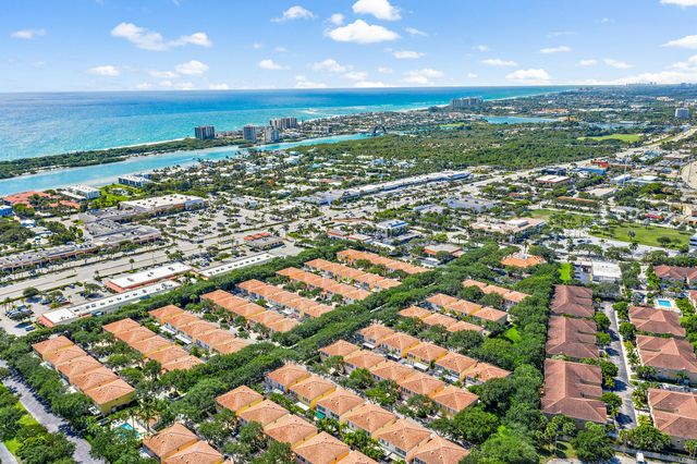 17 Oakleaf Court, Tequesta, FL 33469