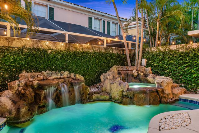 17 Oakleaf Court, Tequesta, FL 33469