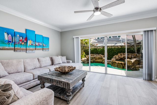 17 Oakleaf Court, Tequesta, FL 33469