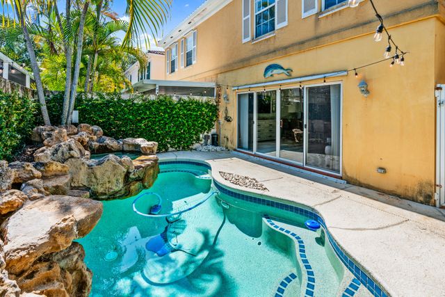 17 Oakleaf Court, Tequesta, FL 33469