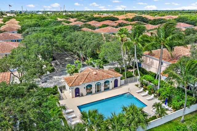 17 Oakleaf Court, Tequesta, FL 33469