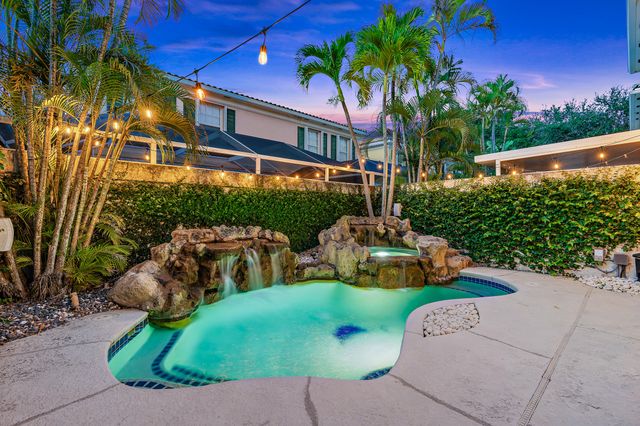 17 Oakleaf Court, Tequesta, FL 33469