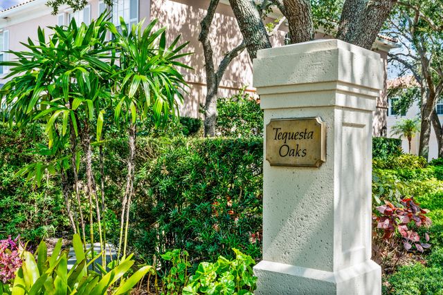 17 Oakleaf Court, Tequesta, FL 33469