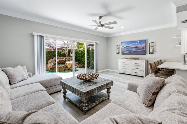 17 Oakleaf Court, Tequesta, FL 33469