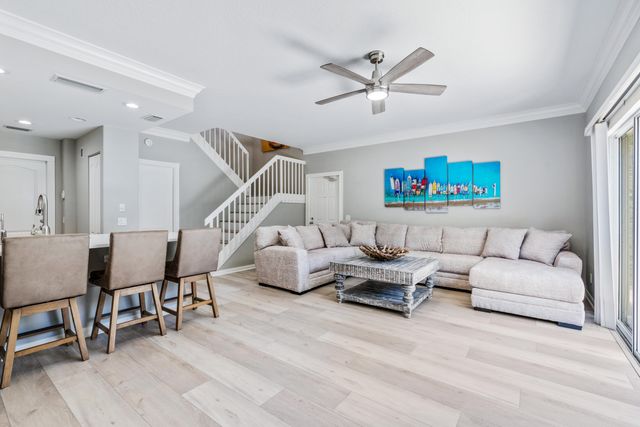 17 Oakleaf Court, Tequesta, FL 33469