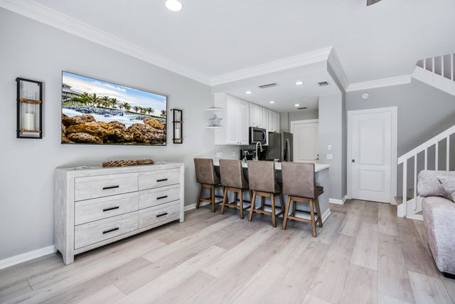 17 Oakleaf Court, Tequesta, FL 33469