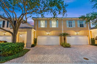 17 Oakleaf Court, Tequesta, FL 33469