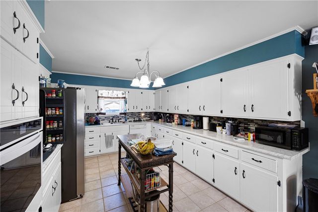 905 W 17th Terrace, Russellville, AR 72801