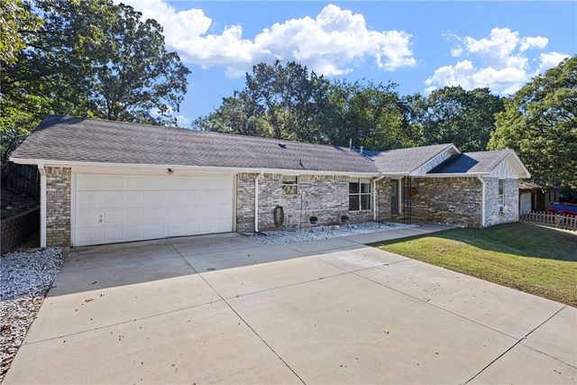 905 W 17th Terrace, Russellville, AR 72801