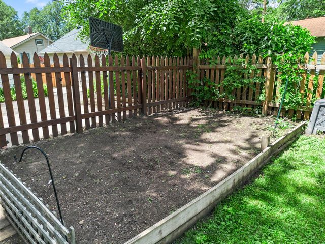 1054 Van Buren Avenue, Saint Paul, MN 55104