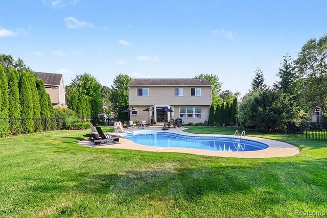 1105 Riverside Street, Milford, MI 48381