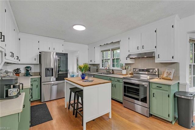 1 Smith ST, Poquoson, VA 23662