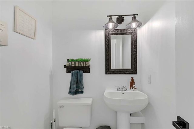 1 Smith ST, Poquoson, VA 23662