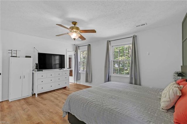 1 Smith ST, Poquoson, VA 23662