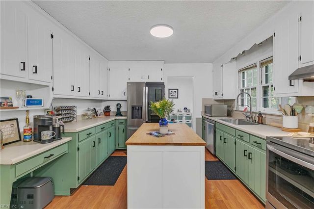 1 Smith ST, Poquoson, VA 23662