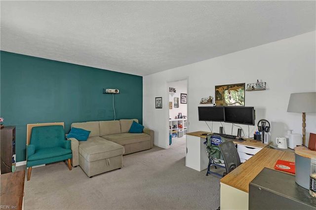 1 Smith ST, Poquoson, VA 23662