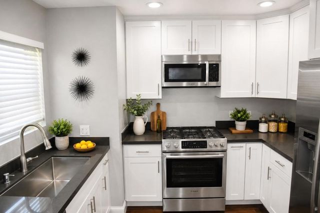 Pierce Road, Menlo Park, CA 94025
