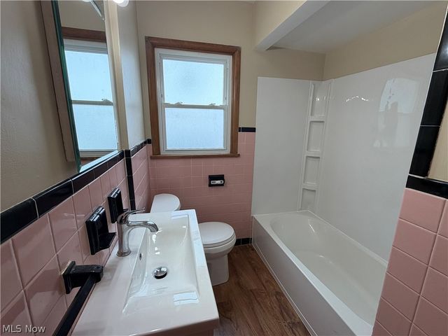 1385 Niagara Avenue, Akron, OH 44305