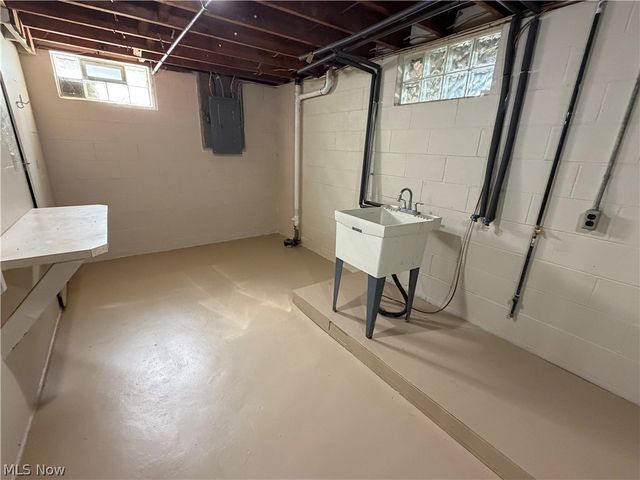 1385 Niagara Avenue, Akron, OH 44305