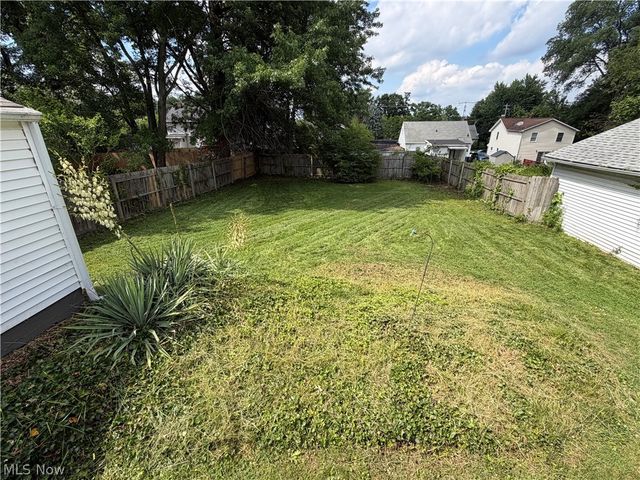 1385 Niagara Avenue, Akron, OH 44305