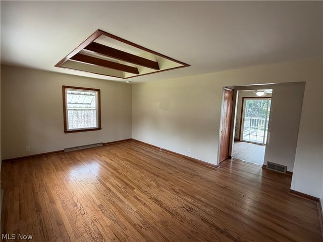 1385 Niagara Avenue, Akron, OH 44305
