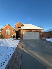 42600 Pinehurst Drive, Clinton Township, MI 48036