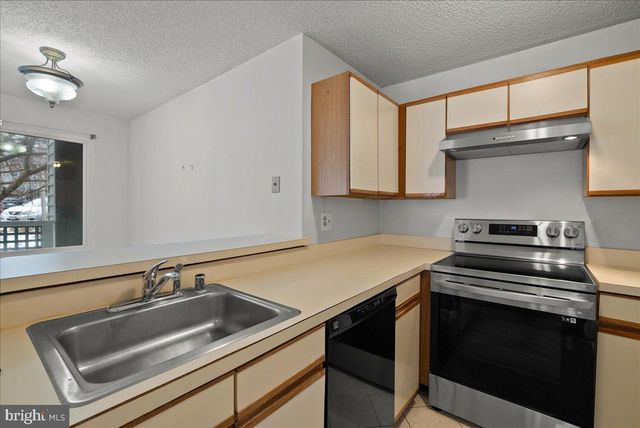 11719-D SUMMERCHASE CIR, Reston, VA 20194