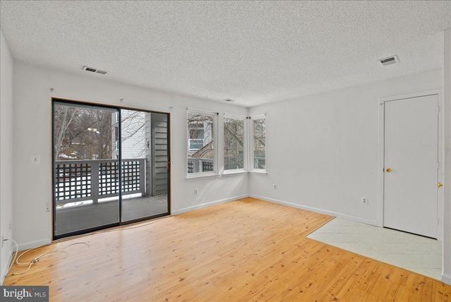 11719-D SUMMERCHASE CIR, Reston, VA 20194