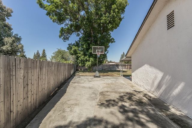 1385 Bernadine Drive, Clovis, CA 93611