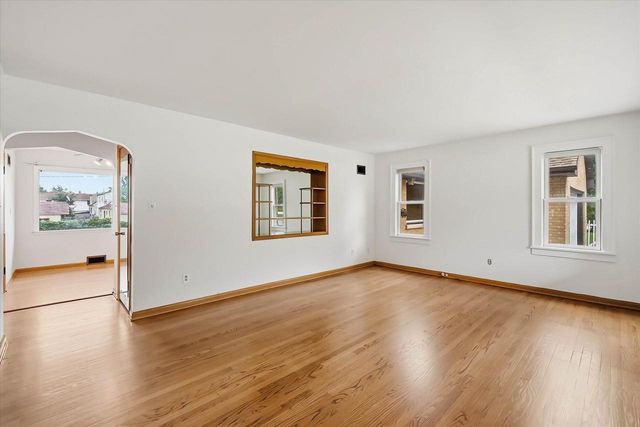 4432 W Howard AVENUE, Milwaukee, WI 53220