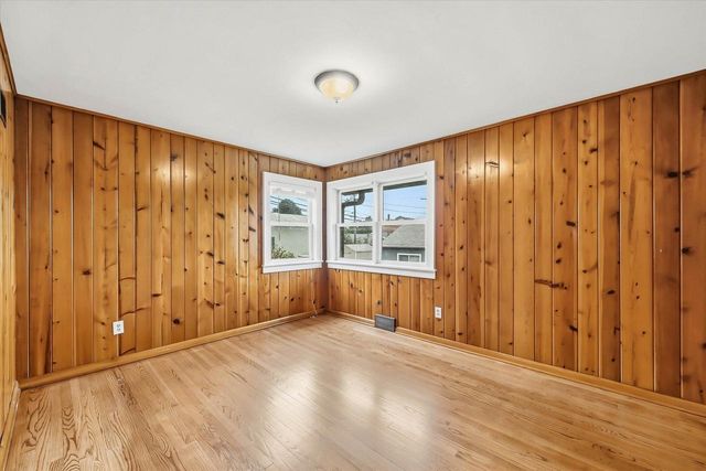 4432 W Howard AVENUE, Milwaukee, WI 53220
