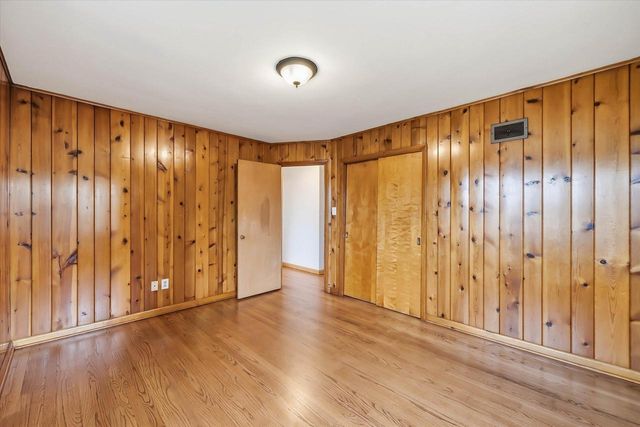 4432 W Howard AVENUE, Milwaukee, WI 53220