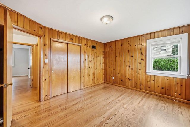 4432 W Howard AVENUE, Milwaukee, WI 53220