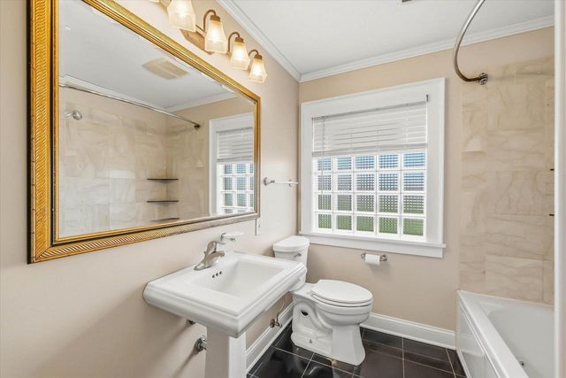 4432 W Howard AVENUE, Milwaukee, WI 53220
