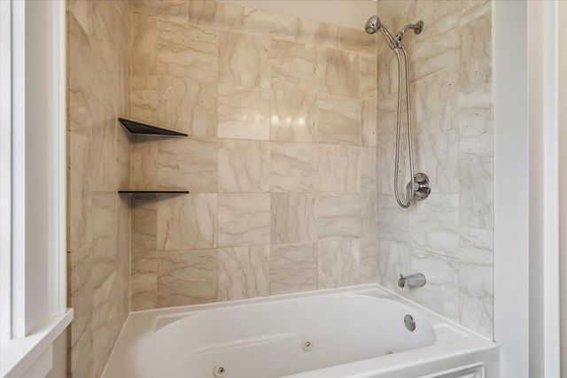 4432 W Howard AVENUE, Milwaukee, WI 53220